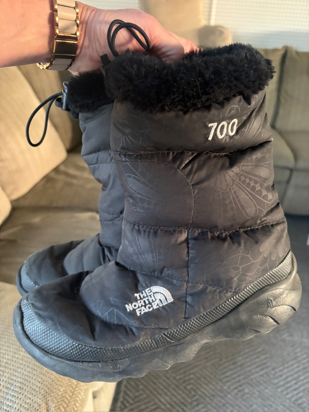 Women’s black North Face snow boot